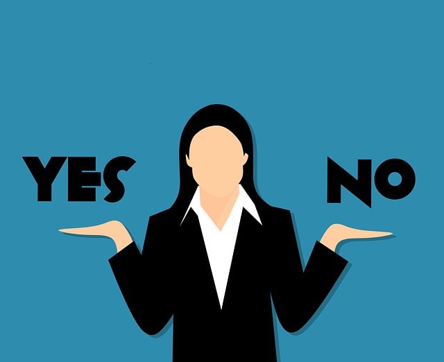 Mujer con dilema: Sí o NO
