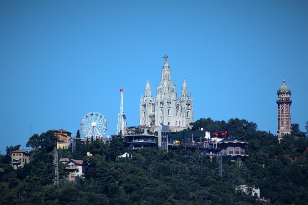 Montaña del Tibidabo vista desde el barrio de Sarrià - Barcelona